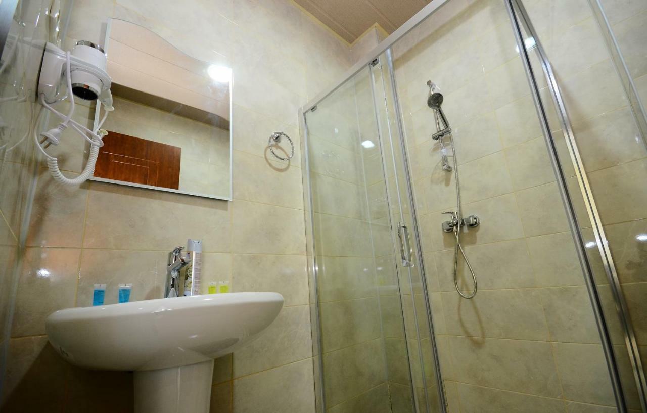 Hotel 725 B บาทูมิ ภายนอก รูปภาพ